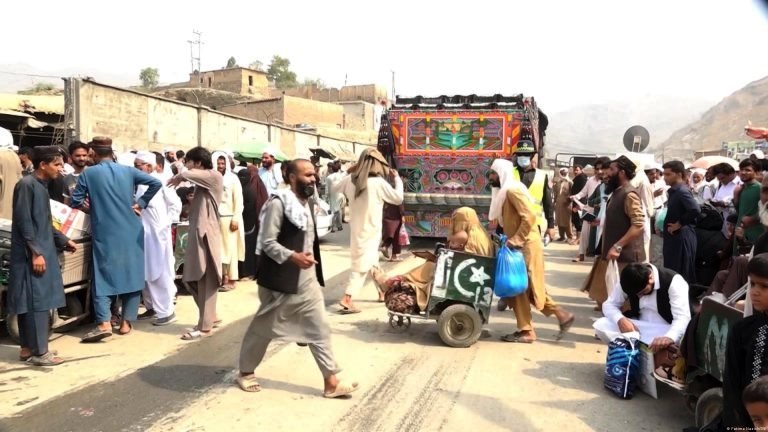 More than 200 Afghan immigrants have been deported from Pakistan.