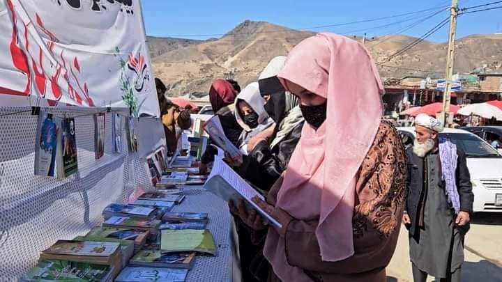A street book fair was held in Badakhshan.