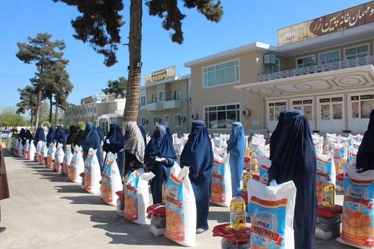 Food aid was distributed to dozens of needy people in Kunduz.
