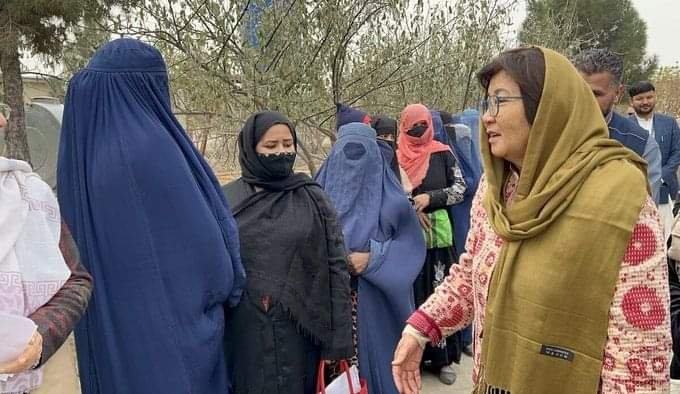 Director of UNAMA has traveled to Kandahar to talk to people about alternative drug cultivation