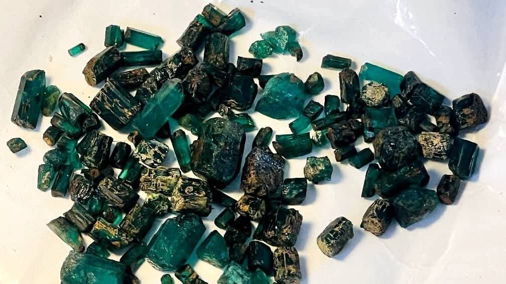2133 Carats of Emerald Sold in Panjshir Through Auction