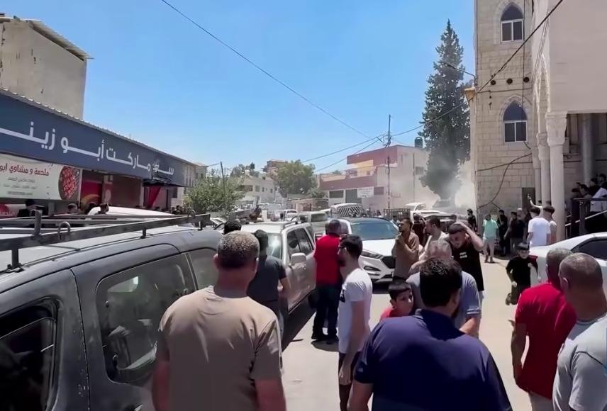 Israeli Forces Raid West Bank Village, Fire Tear Gas at Worshippers