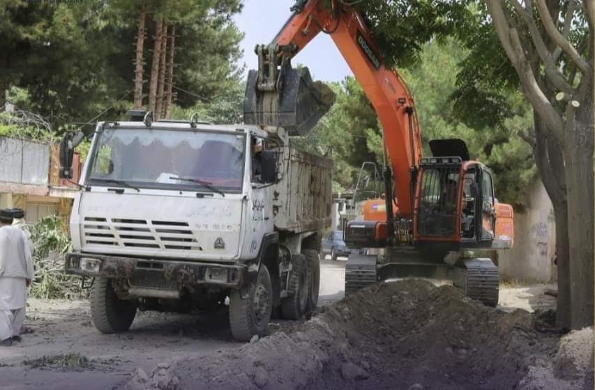 کابل ښاروالۍ ویلي، د درېیمې کارتې په سیمه کې يې د پنځه فرعي سړکونو د جوړولو چارې پیل کړې دي