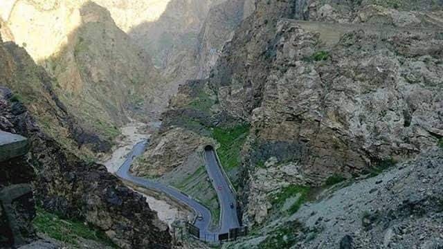 د ماهیپر په عمومي لاره یو روغتیایي مرکز او د لارې د روښانتیا په موخه څراغلرونکي ستنې جوړیږي