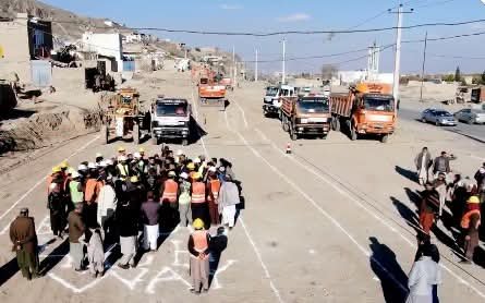 له څلور کلن ځنډ وروسته د کابل – لوګر سړک د لومړۍ برخي چارې پیل شوې