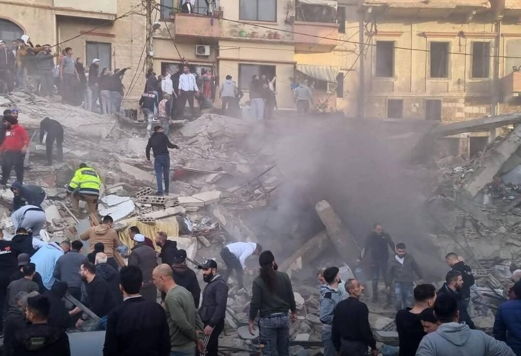 د لبنان په طرابلس ښار کې د دوو ودانیو نړېدو له امله ۶ کسانو ژوند بایللی او ۷ نور ټپیان شوي.