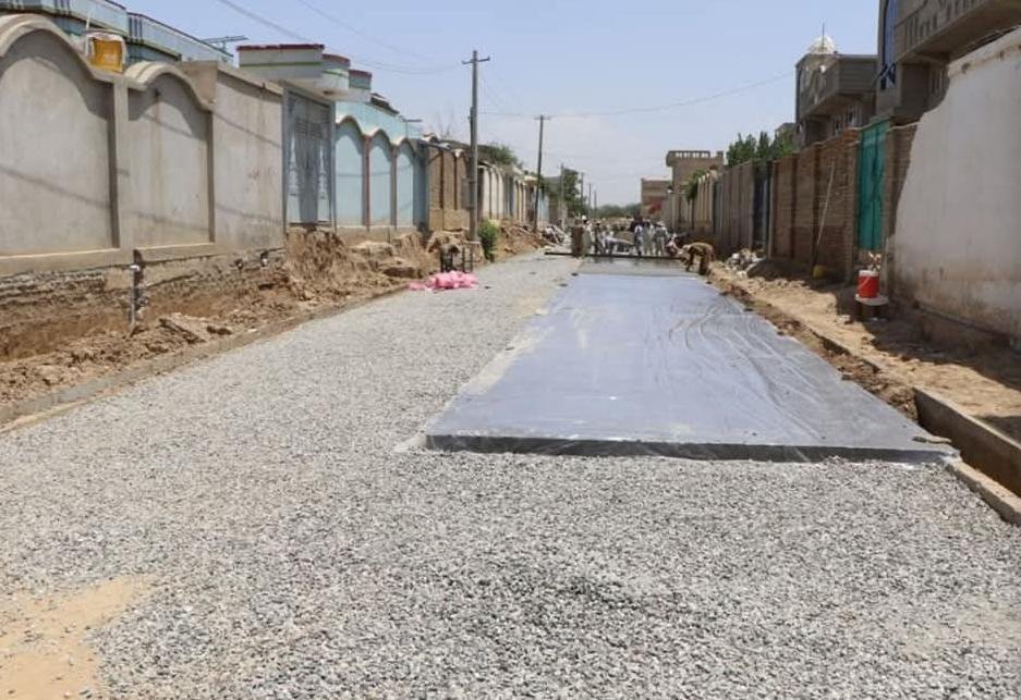 دکندز ښار دقهوه خانې ښارګوټي د سړکونو د کانکرېټ کولو چارې روانې دي