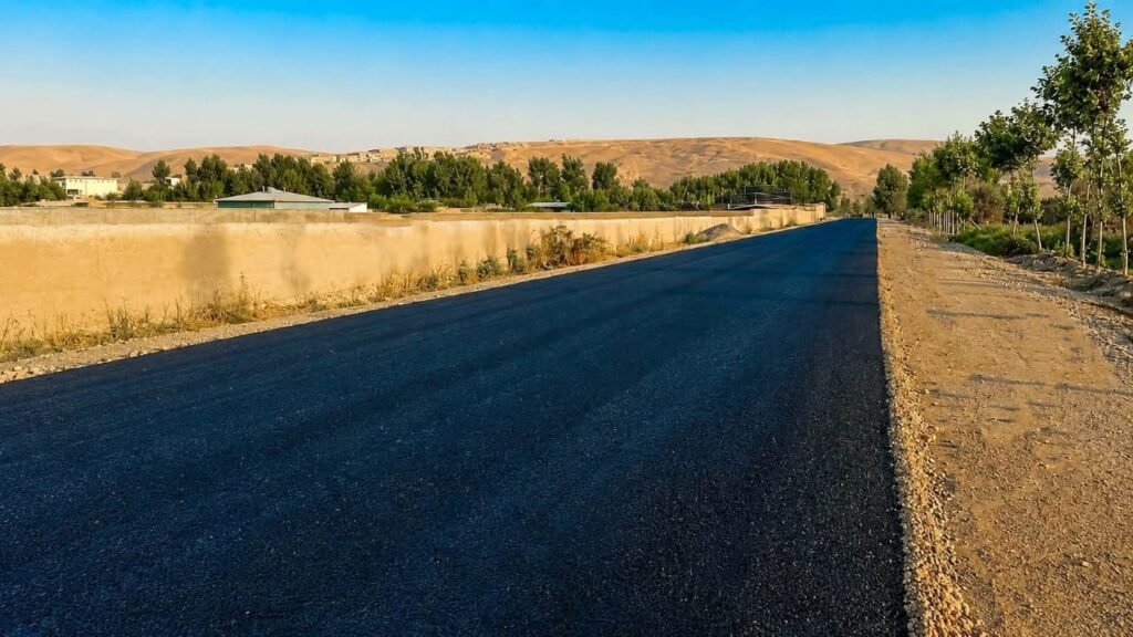 د ټولګټو وزارت له لوري د تخار ولایت د خواجه بهاءالدین -ینګي قلعه ولسوالۍ د سرک جوړولو پروژه جریان لري.