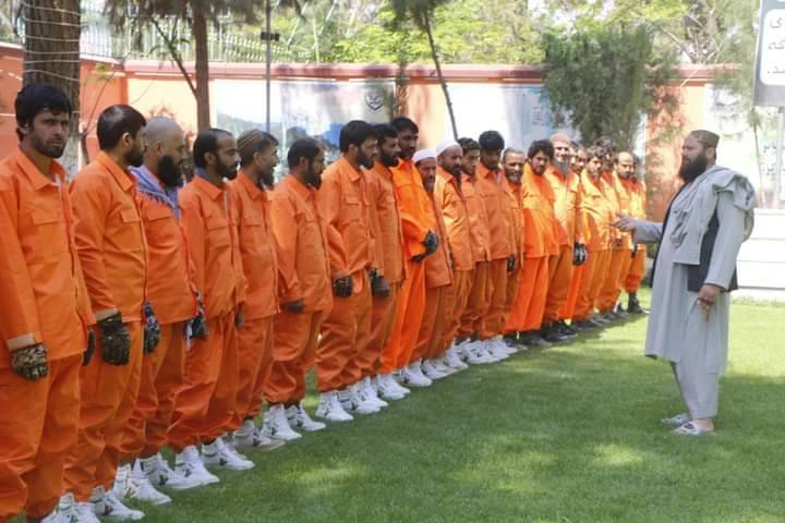 کارکنان تنظیفی شاروالی کندز با یونیفورم مخصوص ملبس گردیدند.