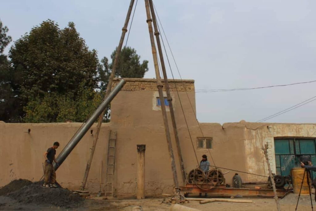 کار حفر و ترمیم ۴۲ حلقه چاهآب در ولسوالی های امام صاحب و علی آباد کندز آغاز گردید.