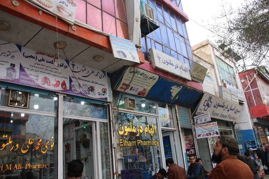 لوایح و تابلو های اعلانات بیش از ۱۰۰ باب دکان نواحی دوم شهر کندز بررسی گردید