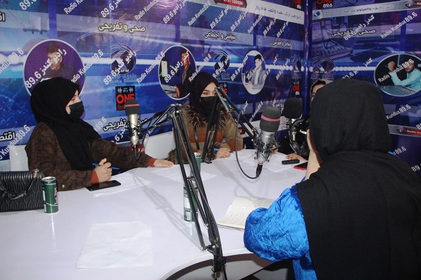 بحث رادیویی پیرامون نقش زنان درسازنده گی خانواده و اجتماع