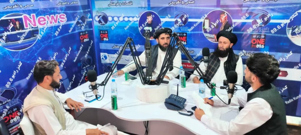 بحث رادیویی پیرامون لت وکوب زنان درخانواده ها وخشونت علیه آنها