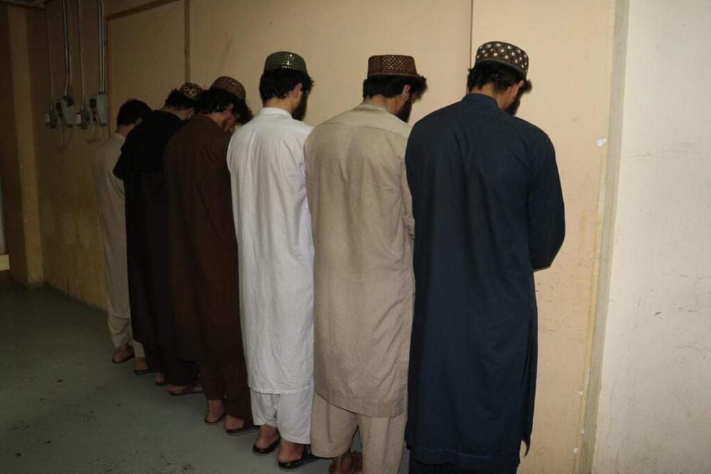 نیروهای امنیتی کندز ۹ تن را به اتهام خرید و فروش مواد مخدر بازداشت نمودند