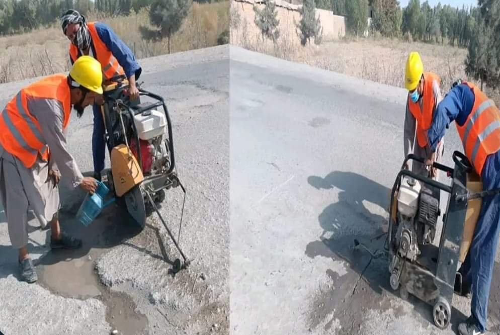 کار ترمیم و داغ گیری شش کیلومتر سرک از مسیر کندز – بلخ آغاز شده است
