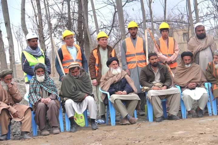 از کار ساخت سربند گلباغ در ولسوالی چهاردره ولایت کندز