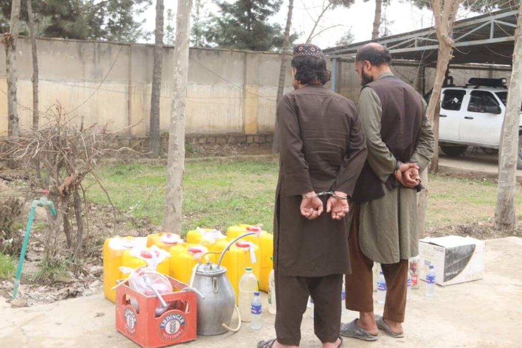 بازداشت دو تن به اتهام تولید و فروش مشروبات الکلی در کندز