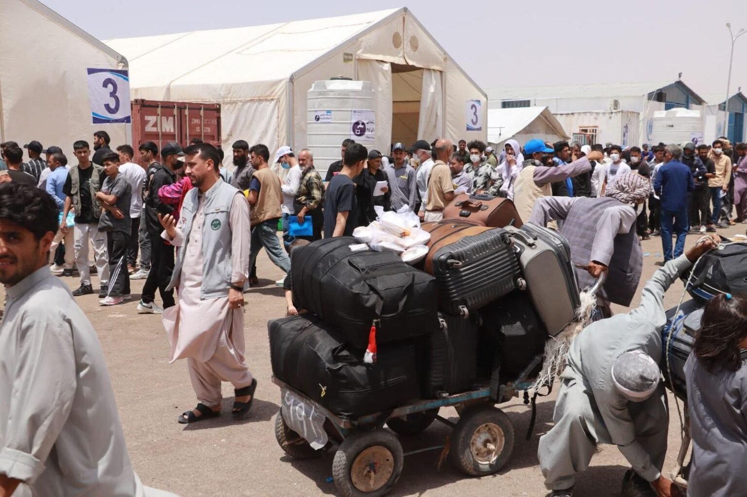 بیش از 2 هزار و 300 خانواده مهاجر افغان از ایران و پاکستان به کشور بازگشته اند