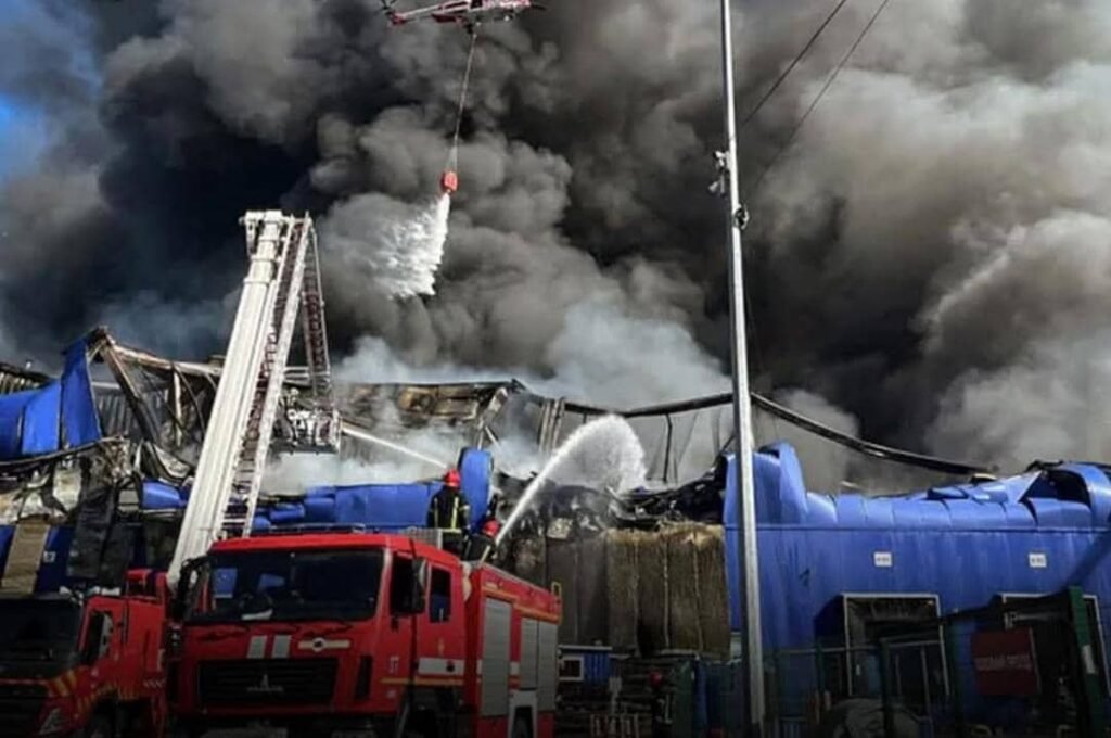 در نتیجهی تازهترین حملههای روسیه بر چندین شهر اوکراین، دستکم دو تن کشته و ۲۰ تن دیگر زخمی شدند.