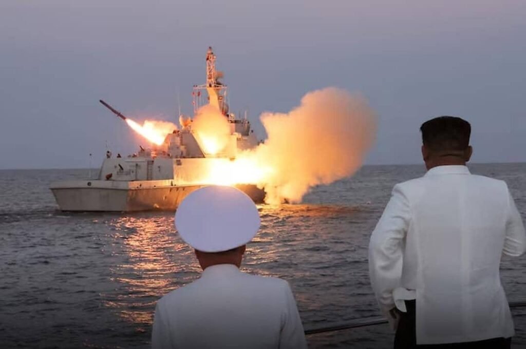 آزمایش موشکهای کروز جدید کوریای شمالی همزمان با سفر ترامپ به کوریای جنوبی