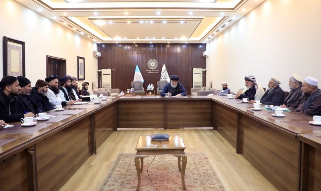 وزیر صنعت و تجارت با رهبری اتاق پیشه وران و اصناف جهت کنترول نرخها در رمضان دیدار کرد.