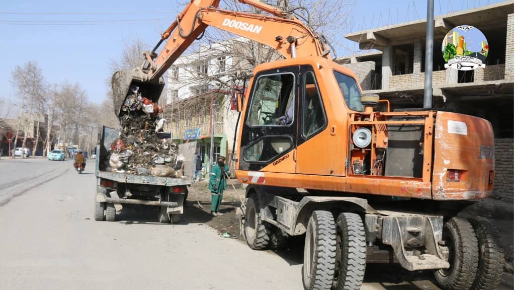جمعآوری و انتقال کثافات از نقاط مختلف شهر تالقان به بیرون از شهر