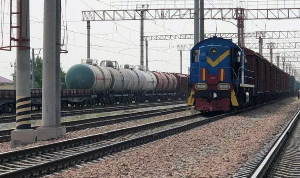 انتقال هشت محموله صادراتی افغانستان از مسیر لاجورد به بازارهای جهانی