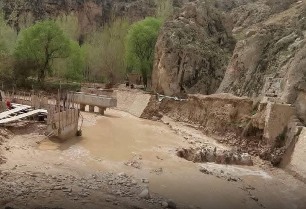 سیلابها در فیروزنخچیر سمنگان جان سه عضو یک خانواده را گرفت