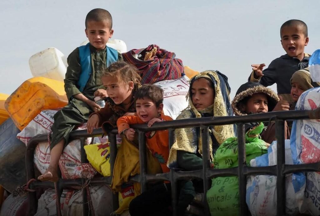 بیش از ۴ هزار مهاجر افغان از ایران و پاکستان