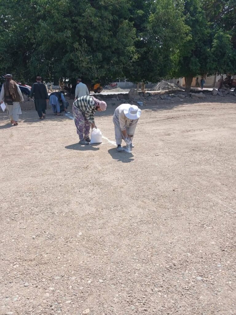 کار هموارکاری، خطکشی و آمادهسازی بازار مخصوص دستفروشان شهر کندز تکمیل گردید!