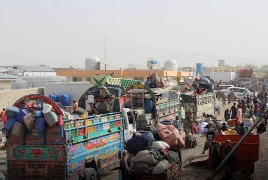 اخراج بیش از ۲۵۰۰ مهاجر افغان از ایران و پاکستان