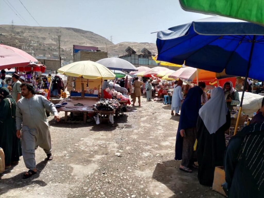 دست فروشان بنجاره در سرای چشمهشیر پلخمری جابجا شدند.