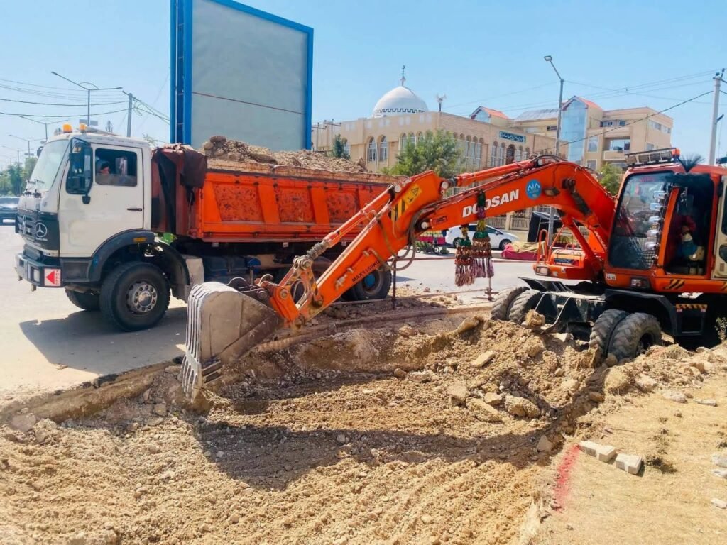 آغاز پروژه عریضسازی و قیرریزی سرک چهارراهی صحت شما در مزارشریف