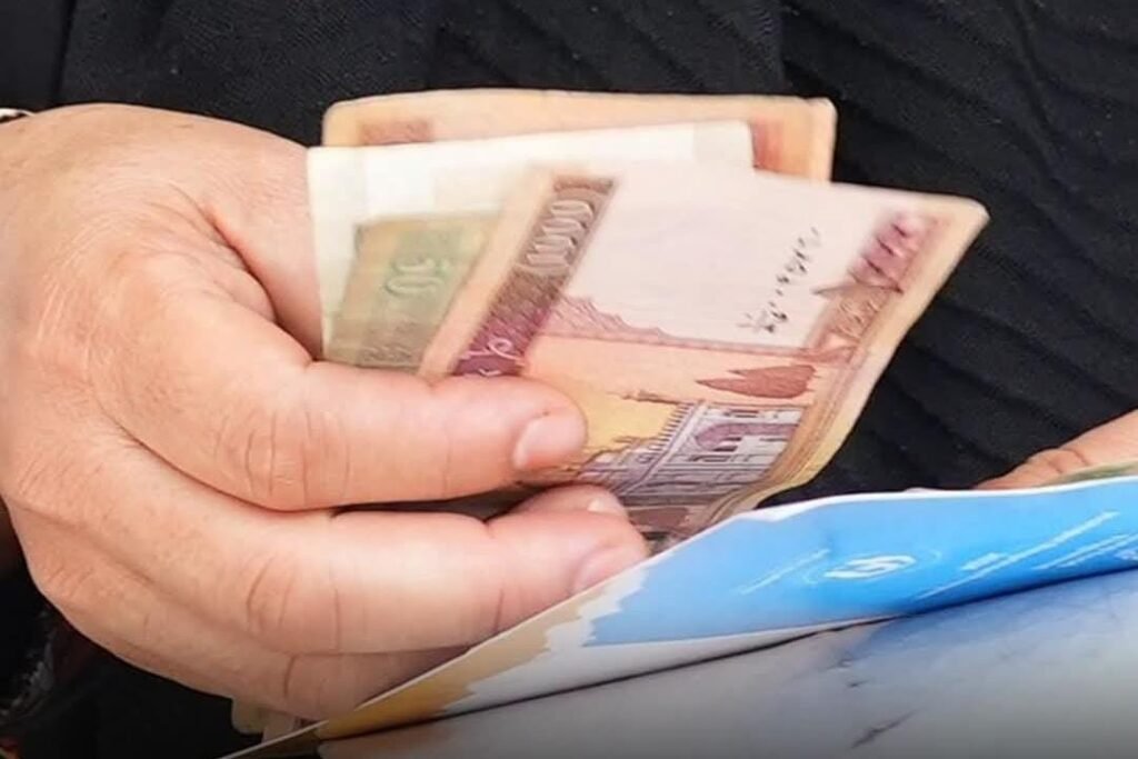 فدراسیون بینالمللی صلیب سرخ و هلالاحمر به ۲۵۰ خانواده سیلابزده در کندز کمک نقدی کرد