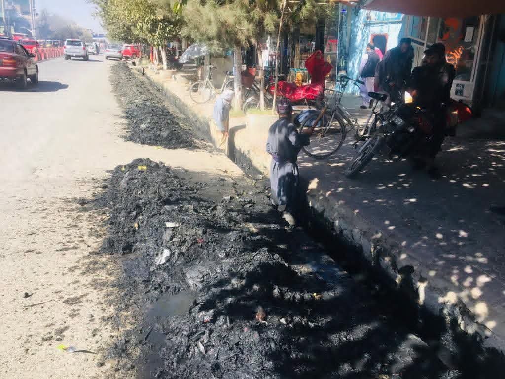 پاک کاری و لوش کشی آبروها و جویچه های سطح شهر آغاز گردید!